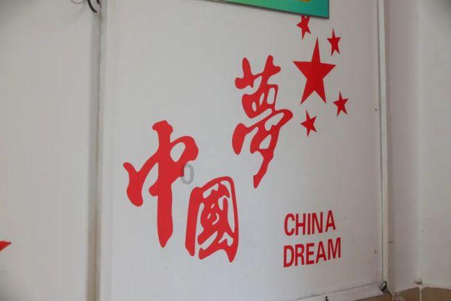 罗子君穿着价值6000块的鞋坐上贺涵的车，他的心已被她征服！