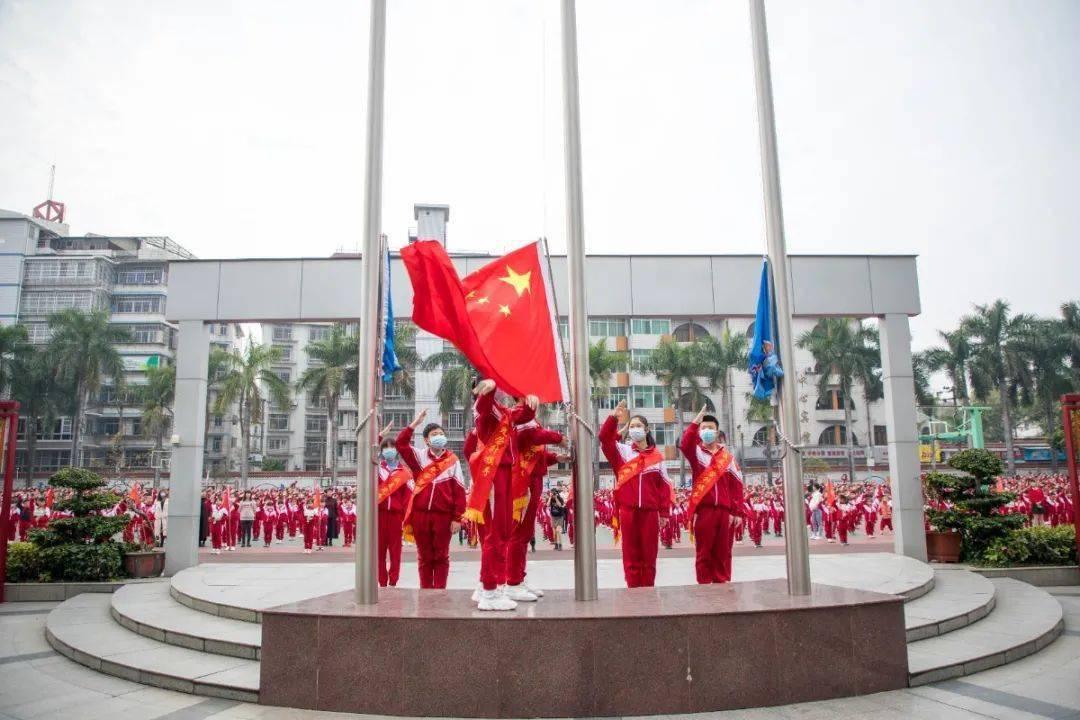 摆动小圆球