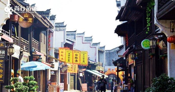 港星黎淑贤设灵,四子现身灵堂送别,成龙熊黛林送花圈